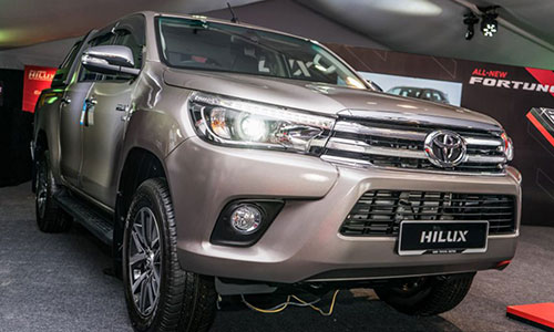 Cận cảnh Toyota Hilux phiên bản mới giá từ 496 triệu đồng